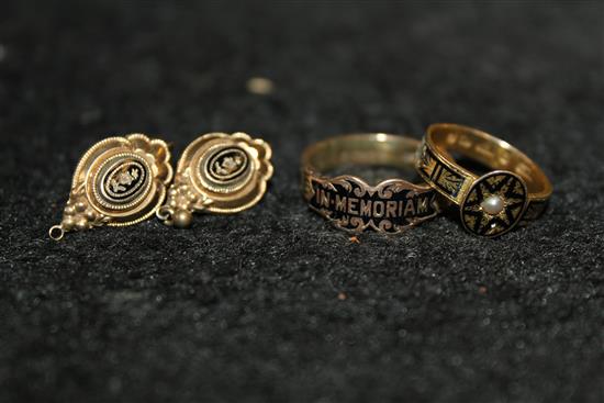 2 x 9ct gold & black enamel mourning rings and a similar pair of earrings